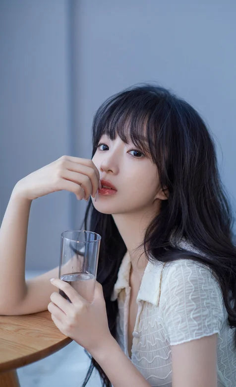 网红美女象韵洁好看侧脸手机壁纸