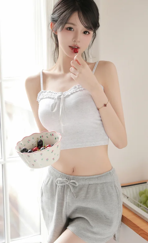 吃樱桃的性感小姐姐，身着紧身吊带胸衣短裤的漂亮美女可爱手机壁纸图片