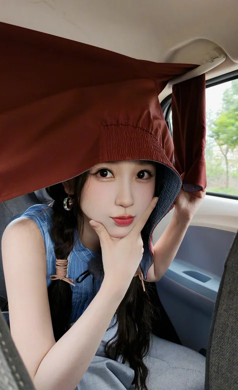 虞书欣车内自拍可爱手机壁纸照片