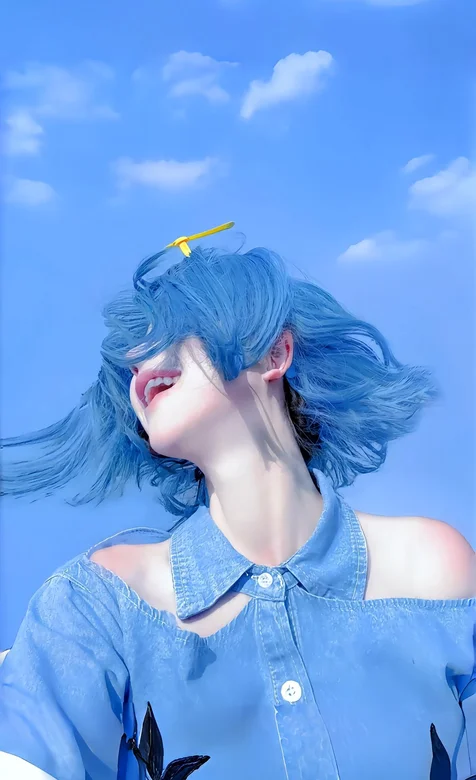 蓝天，蓝衣，蓝发 女生壁纸，让快乐成为生活的旋律，每个音符都跳跃着幸福的节拍。