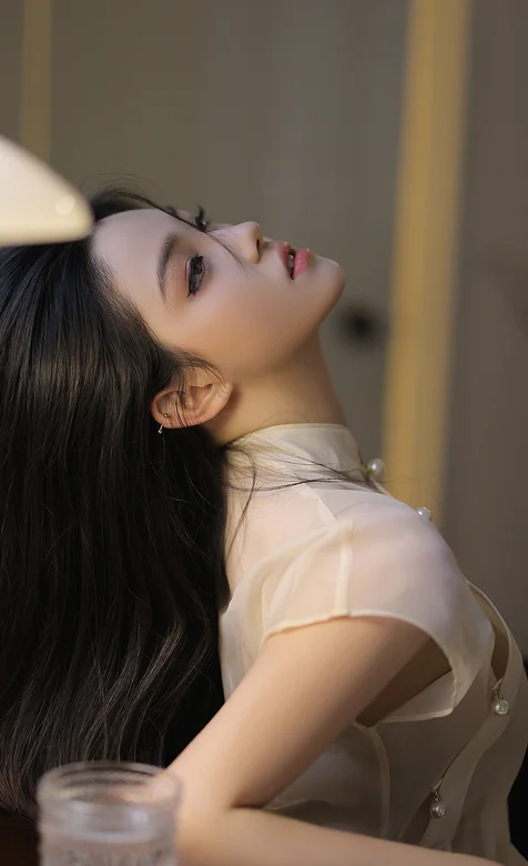 氛围感，优雅美女温馨私房手机壁纸
