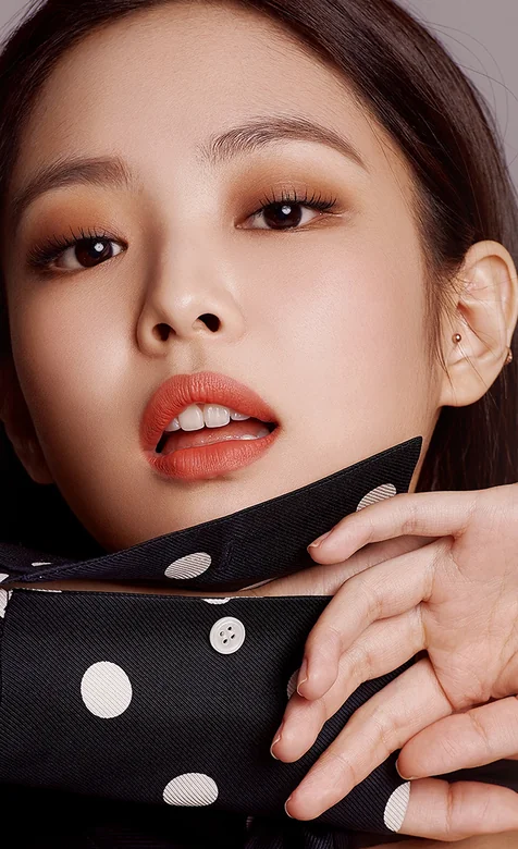 浴缸里的性感美女手机壁纸