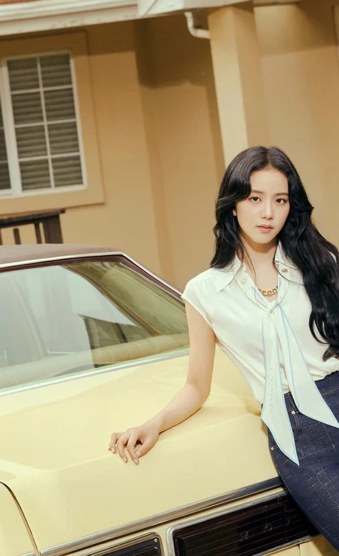 红色内裤性感翘臀美女图片壁纸