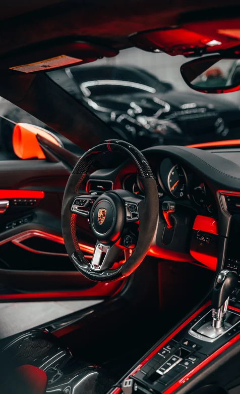 跑车驾驶舱红色氛围灯内饰高清特写