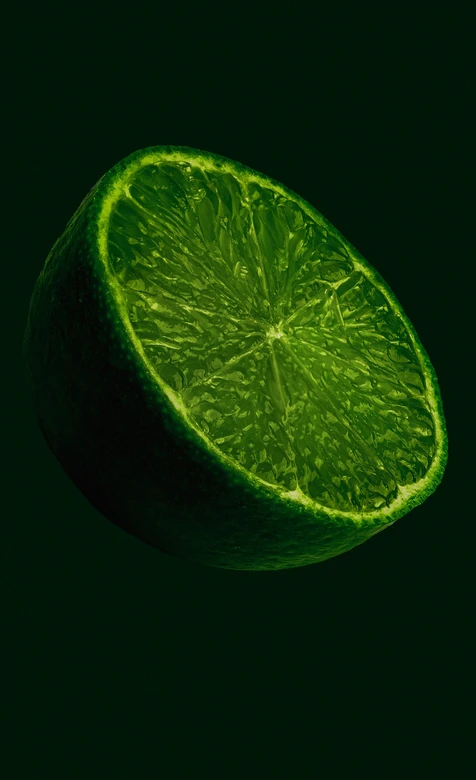 鲜切青柠光影特写摄影作品