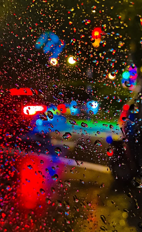 雨夜车窗彩色光斑城市夜景