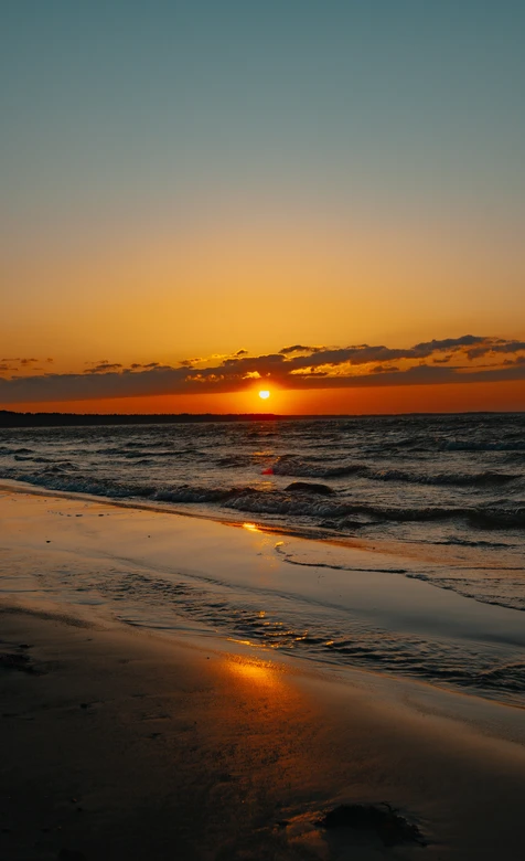 海滩日落唯美风景 海边黄昏浪花余晖壁纸