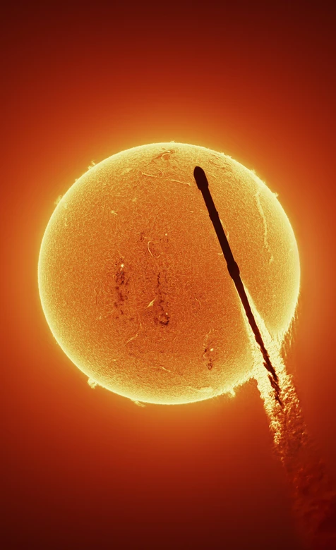 火箭掠过太阳日面 太空探索科幻风壁纸