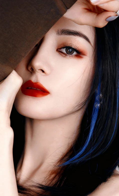 时尚女神·蓝黑挑染红橙妆容 精致氛围感拉满高清无水印