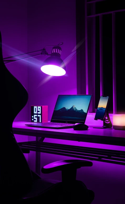 紫调暗黑风电竞桌面场景·高人气电竞桌面壁纸