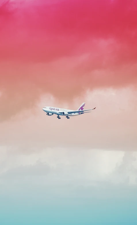 卡塔尔航空客机·梦幻粉蓝天空海洋 航空主题手机壁纸