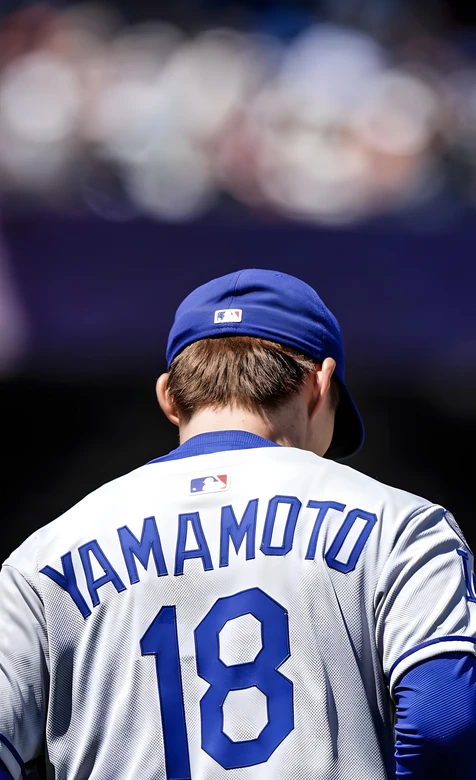 YAMAMOTO山本·18号棒球球衣 写实MLB运动员手机壁纸 体育竞技风热门壁纸
