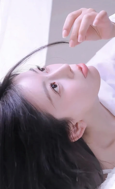 清新氛围感长发女生·唯美仰头 治愈系手机壁纸推荐